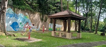 Cozy Family-sized Condo With Pool