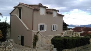 Apartment | Exterior - Apartments Ana - 50m From Sea (Supetar)