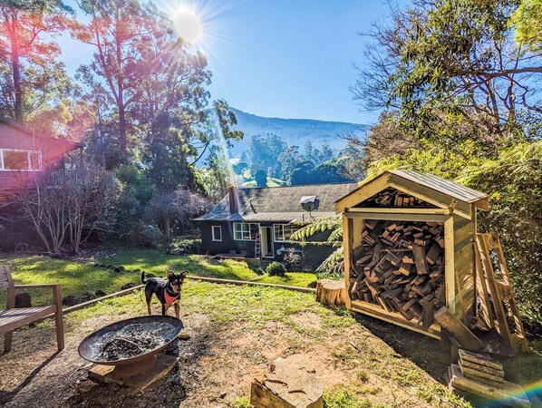 Property grounds - Welcome on Wellington, your 3 bedroom getaway with stunning mountain views. (Warburton)