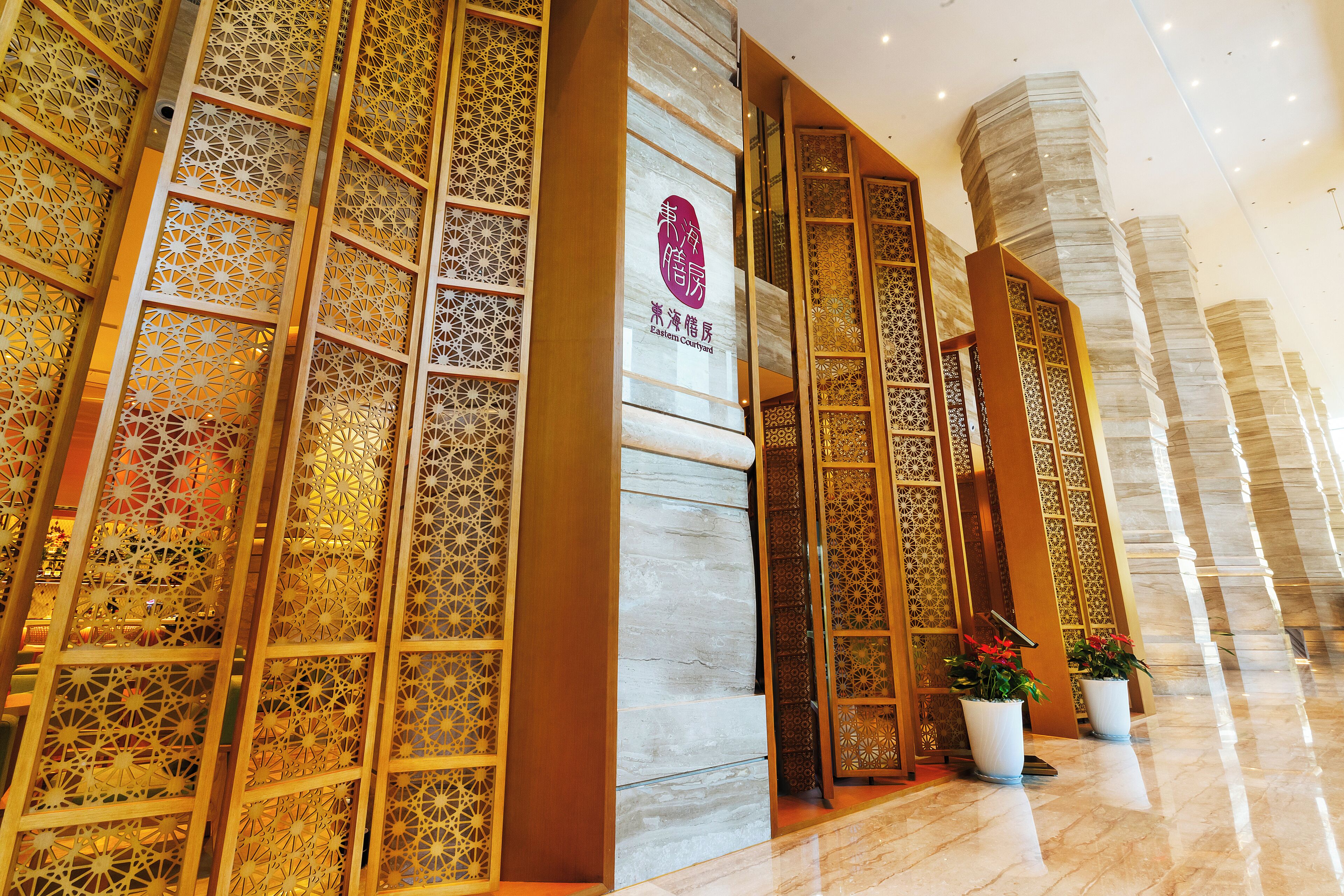 2 间酒吧/酒廊、池畔酒吧