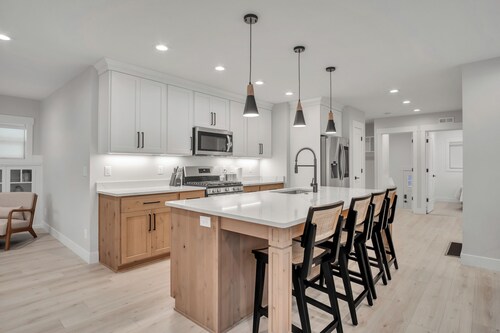 Stunning Downtown Home with Theater Room! Minutes from City Center Temple & BYU!