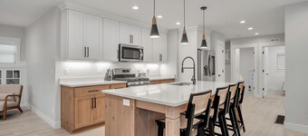 Stunning Downtown Home with Theater Room! Minutes from City Center Temple & BYU!