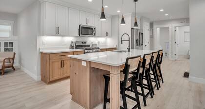 Stunning Downtown Home with Theater Room! Minutes from City Center Temple & BYU!