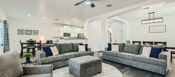Gathering Place 4BR • Lackland BMT • Seaworld < 4.5mi!