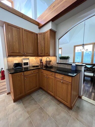 Newly Renovated 4BR 2BA Ocean Block Bay View Ship Bottom Home Central Location 