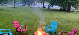 Cozy Tranquil Cottage Living -Beautiful Green Areas -River access from backyard!