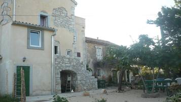 House, Smoking | Exterior