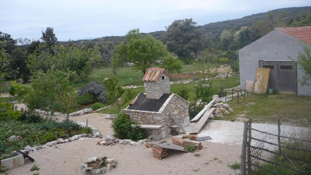 Unclassified image, 1 of 25, button - Holiday Houses, Villas Old Stone - Parking (Cres)
