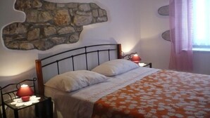 Unclassified image, 2 of 25, button - Holiday Houses, Villas Old Stone - Parking (Cres)