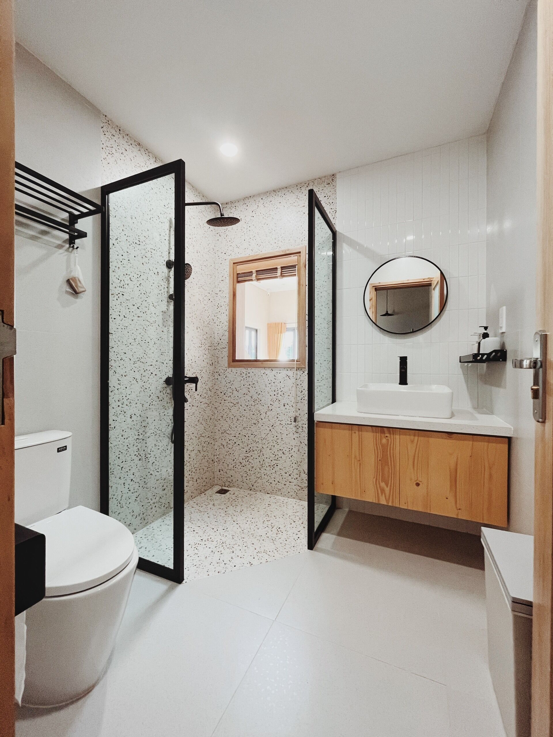 Exclusive Double Room | Bathroom | Shower, rainfall showerhead, designer toiletries, hair dryer