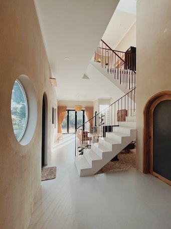 Smart TV. Xom House Bien Ho