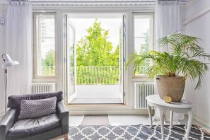 تلفزيون، مدفأة، ستيريو