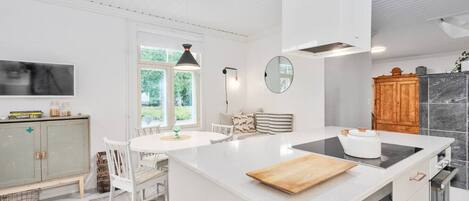 Køleskab, mikrobølgeovn, ovn, kogeplade