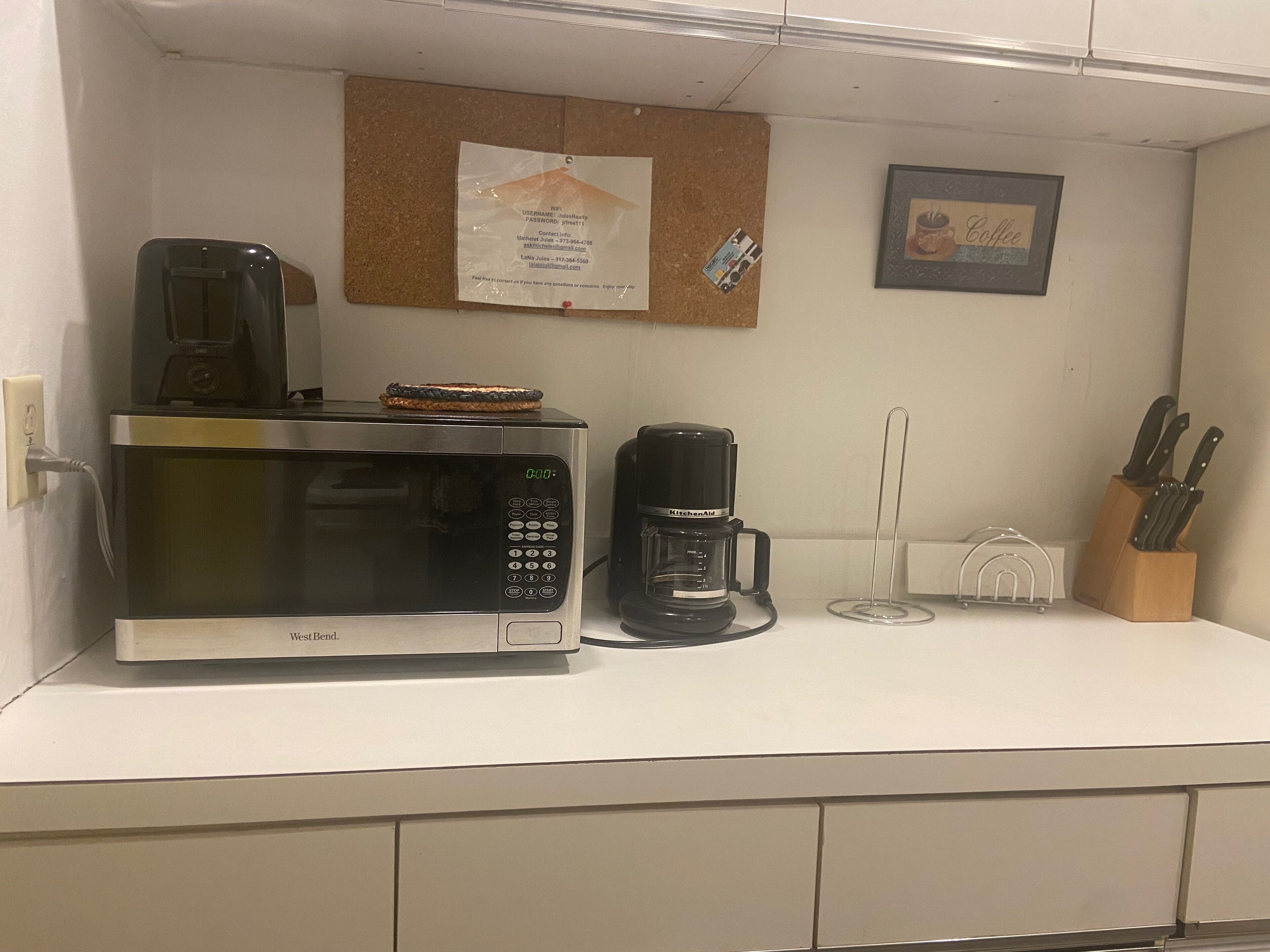 Private 1-Bedroom steps away from Trendy Downtown Newark & Easy NYC Access!