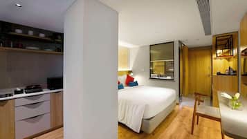 Deluxe Room, 1 King Bed, Non Smoking, Kitchenette | Private kitchenette