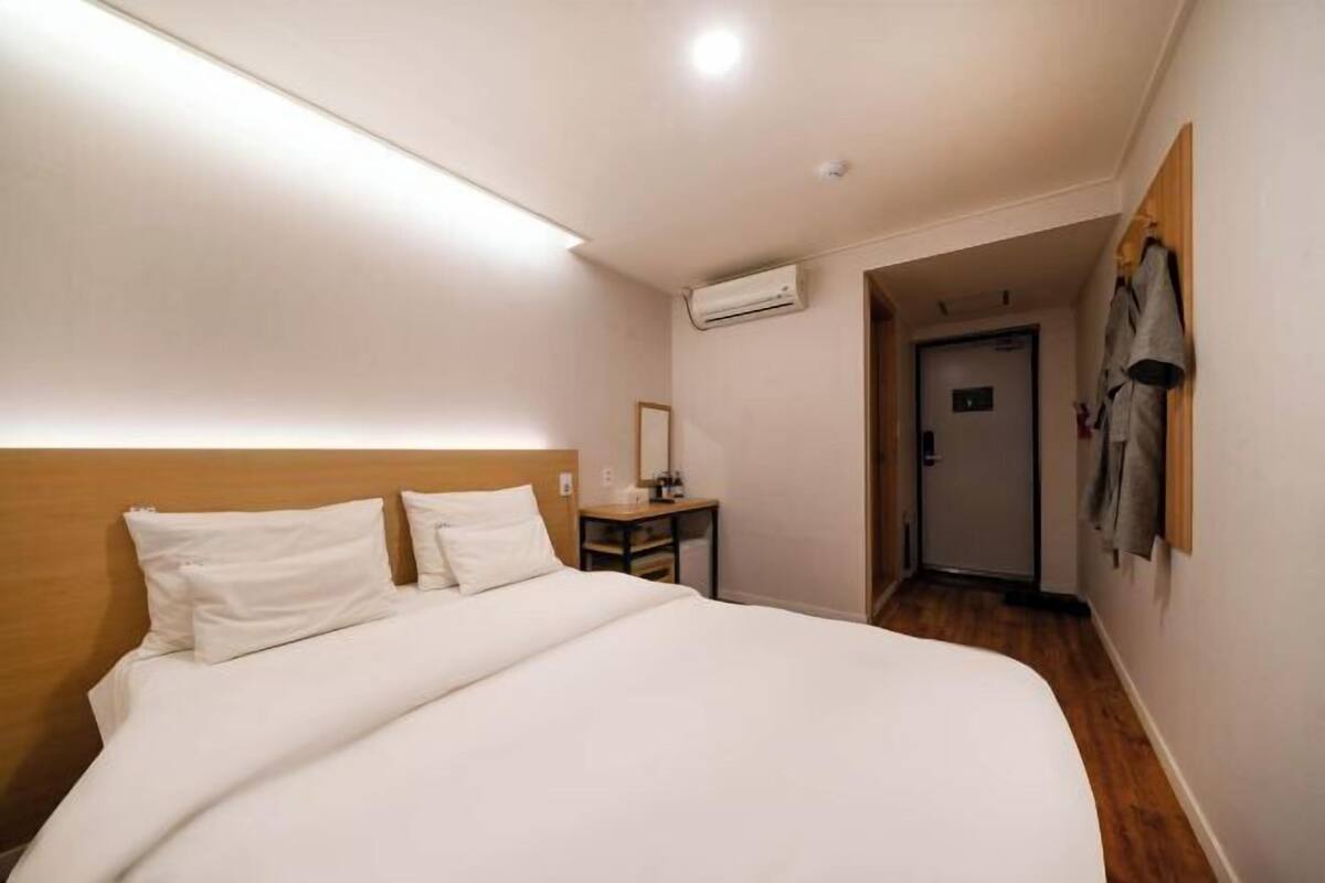 Wifi gratis y ropa de cama