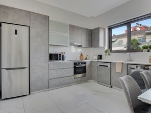 Apartment, 2 Bedrooms, Balcony, City View | Interior