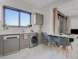 Apartment, 2 Schlafzimmer, Balkon, Stadtblick | Zimmerausstattung