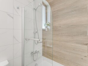 Apartment, 2 Schlafzimmer, Balkon, Stadtblick | Badezimmer | Toilettenpapier