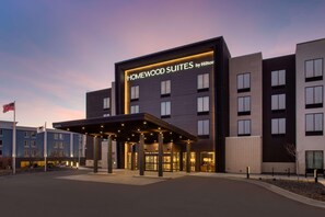 A hotel with a modern design, featuring a prominent sign for 'Homewood Suites by Hilton' and a covered entrance. - Homewood Suites by Hilton Missoula (Missoula)