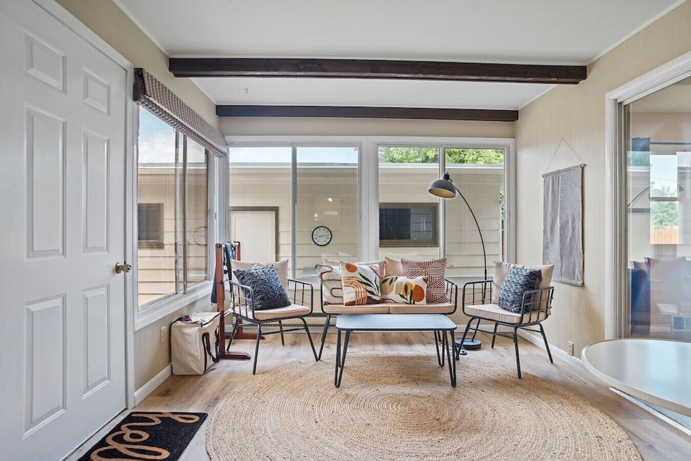 المنشأة من الداخل