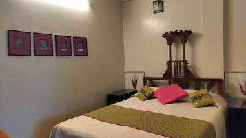 9 bedrooms, desk, WiFi, bed sheets