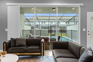 TV - Windsor island luxury townhouse/ free water park (Davenport)