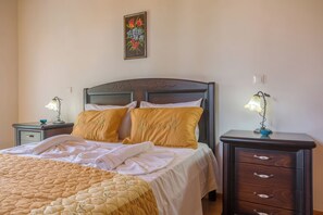 3 Schlafzimmer, Schreibtisch, Bügeleisen/Bügelbrett, WLAN