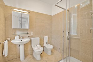 Standard Apartment, Multiple Bedrooms (Nice Apartment) | Bathroom