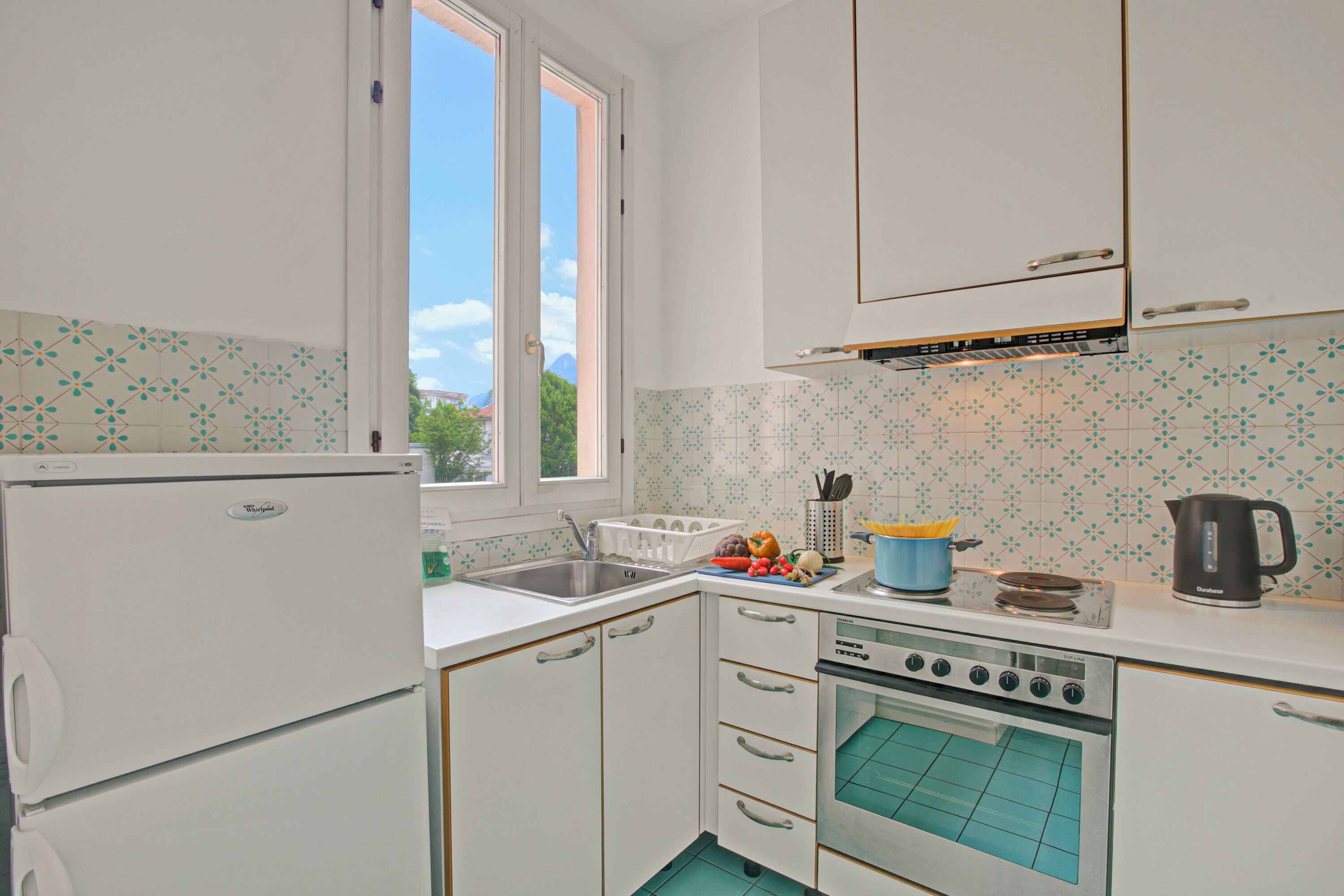 Standard-huoneisto, useita makuuhuoneita (Nice Apartment) | Yksityinen keittiö | Jääkaappi, mikroaaltouuni, uuni, liesi