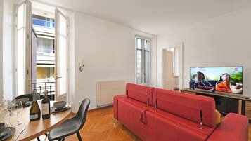 21–tuumainen taulutelevisio, jossa kaapelikanavat