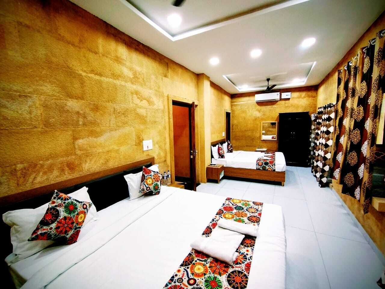 Family Quadruple Room, Multiple Beds | Premium bedding, individually furnished, laptop workspace, free WiFi