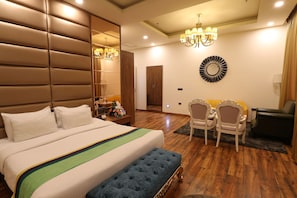 Quarto superior | 1 quarto, cofres nos quartos, cortinas blackout, Wi-Fi de cortesia
