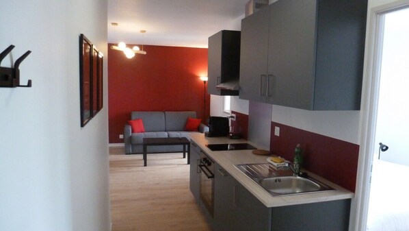Refrigerador, microondas, horno, placa de cocina