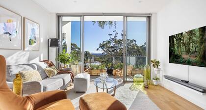 Light, stylish 1BR apartment near shops and transport with parking