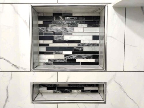 FRESHLY RENOVATED 2 BEDROOM DUPLEX