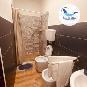 Comfort-Doppel- oder -Zweibettzimmer | Badezimmer