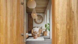 Interior entrance - Villa Madissa by Villa Finder (Canggu)