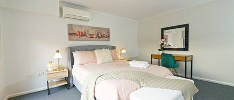 3 chambres, fer et planche à repasser, lit parapluie, Wi-Fi gratuit