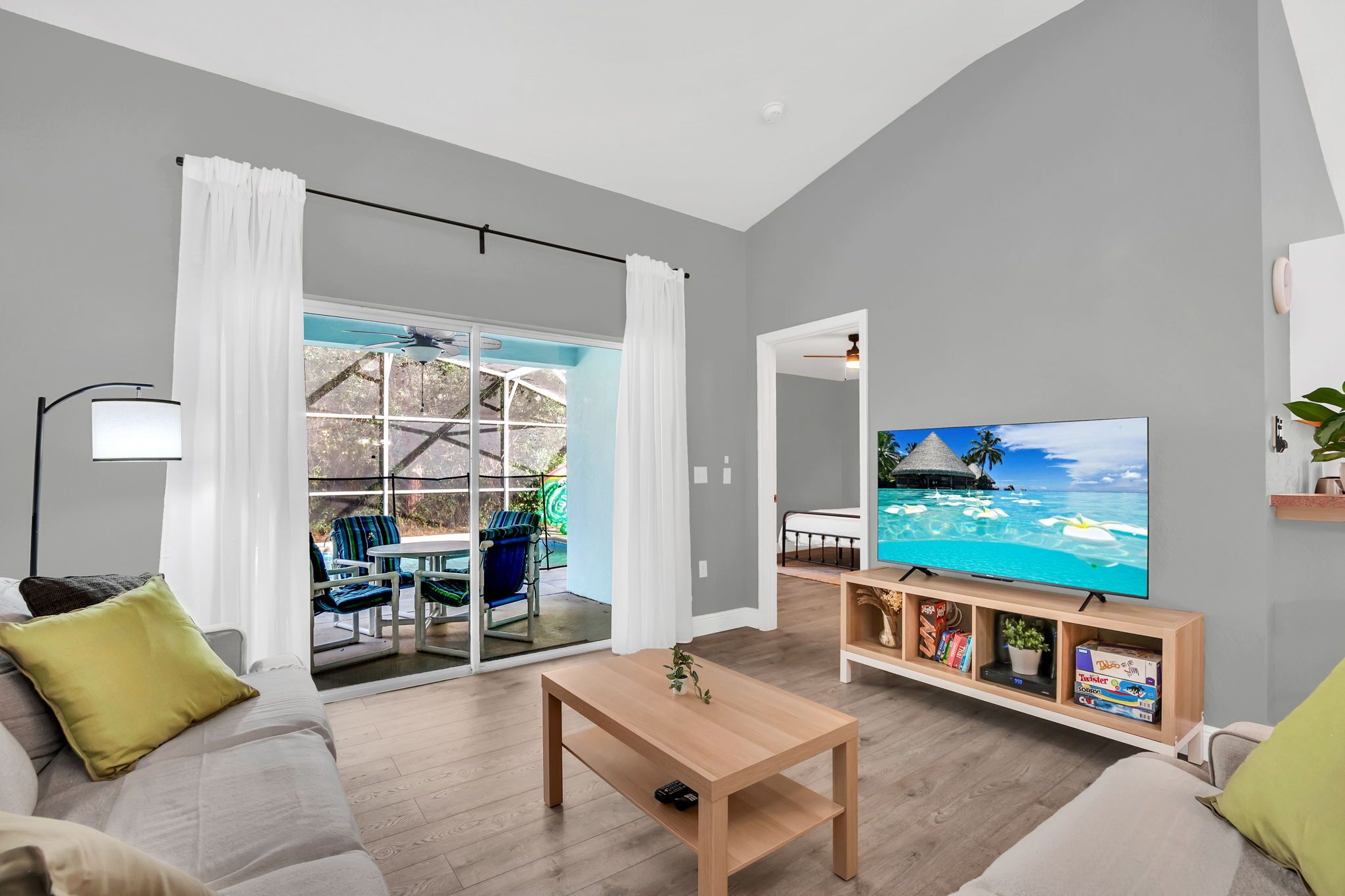 Family friendly cozy home w/ private pool near Disney. Sleeps 10