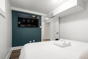 3 habitaciones, escritorio, tabla de planchar con plancha y wifi 