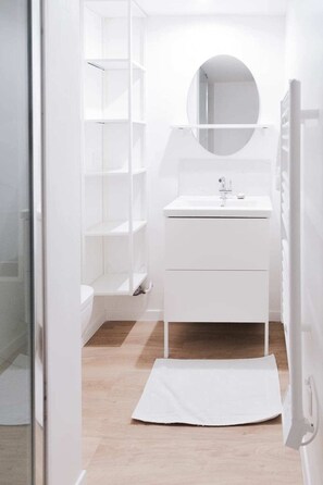 Eco-friendly toiletries, hair dryer, towels