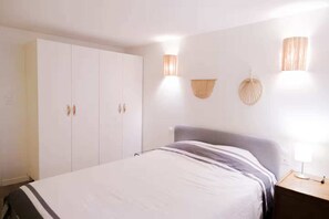 1 habitación, tabla de planchar con plancha, internet y ropa de cama 