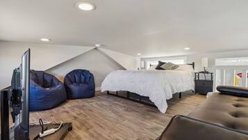 2 Schlafzimmer, Schreibtisch, Bügeleisen/Bügelbrett, WLAN