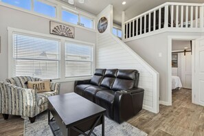 TV, fireplace - Inviting + Modern Tiny Lakehome (Kerens)