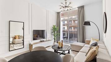 Belgravia 3 B113 | Living area | Flat-screen TV