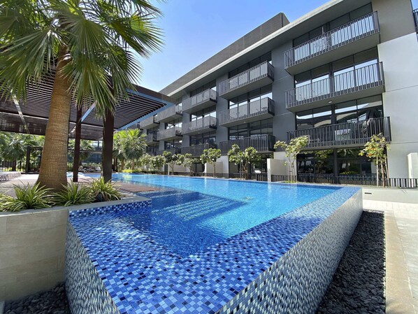 Outdoor pool - Silkhaus Belgravia, JVC Dubai (Dubai)