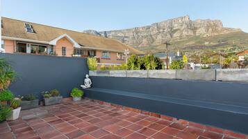 Grand Apartment | Balcony