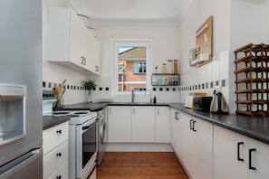 特级公寓 | 私人厨房 | 冰箱、微波炉、烤箱、炉灶