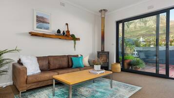 Grand Apartment | Living area | Flat-screen TV, Netflix, streaming services